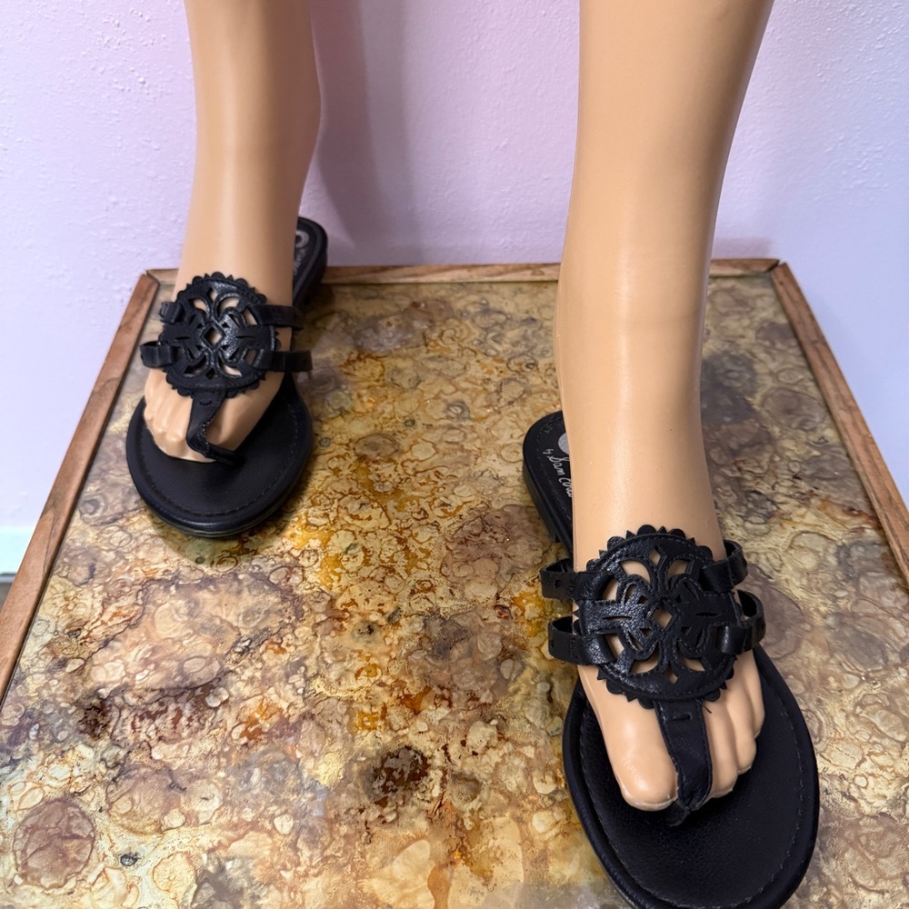Circus by Sam Edelman black thong style flat sandals